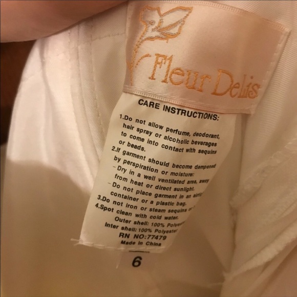 Beautiful hand beaded gown💖👰🏼 - Picture 3 of 9